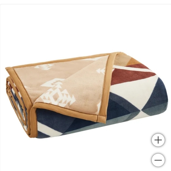 Pendleton Serrado Reversible Plush Throw - Picture 5 of 6